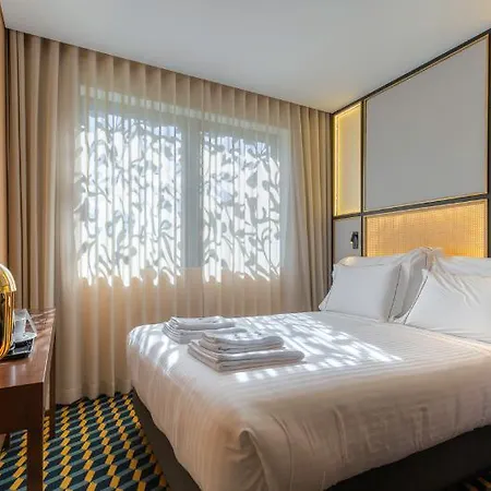 Hotel The Convo &