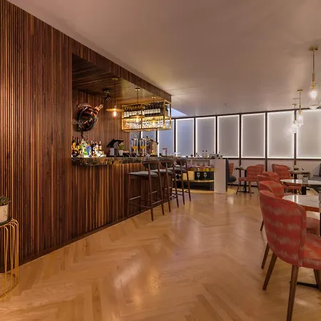 The Convo & 4* Porto