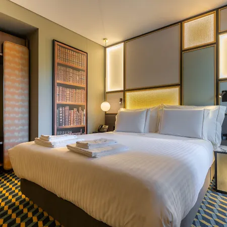 Hotel The Convo & 4*