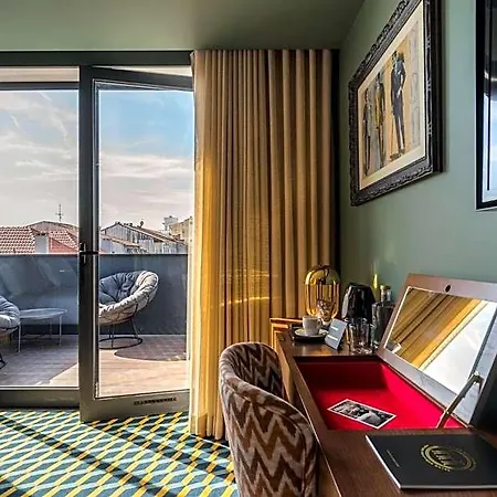 호텔 The Convo &