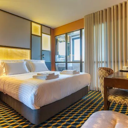 Hotel The Convo & 4*