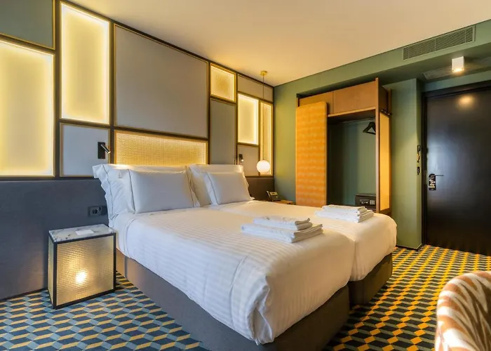 Hotel The Convo & 4*