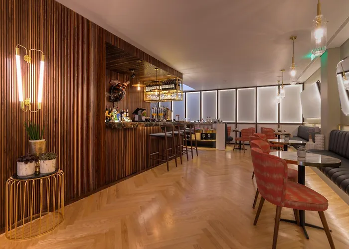 The Convo & 4* Oporto