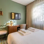 Hotel The Convo & 4*