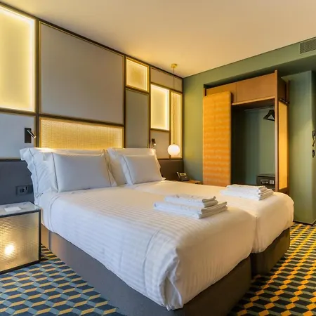 Hotel The Convo & 4*