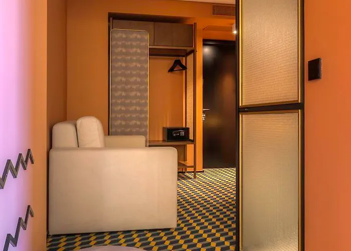 Hotel The Convo & 4*