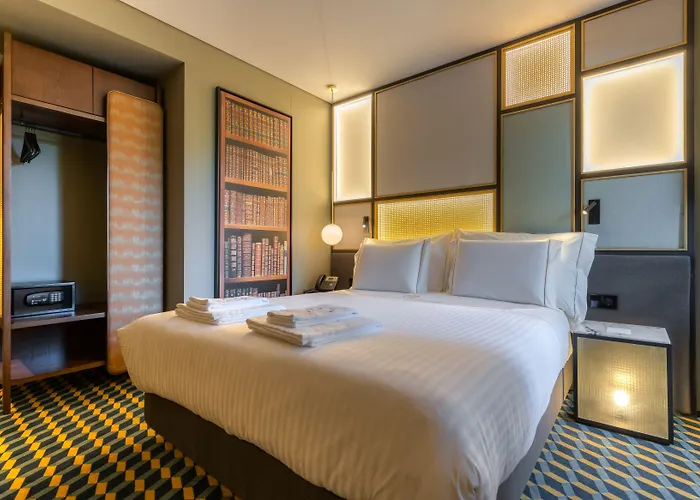 Hotel The Convo & 4*